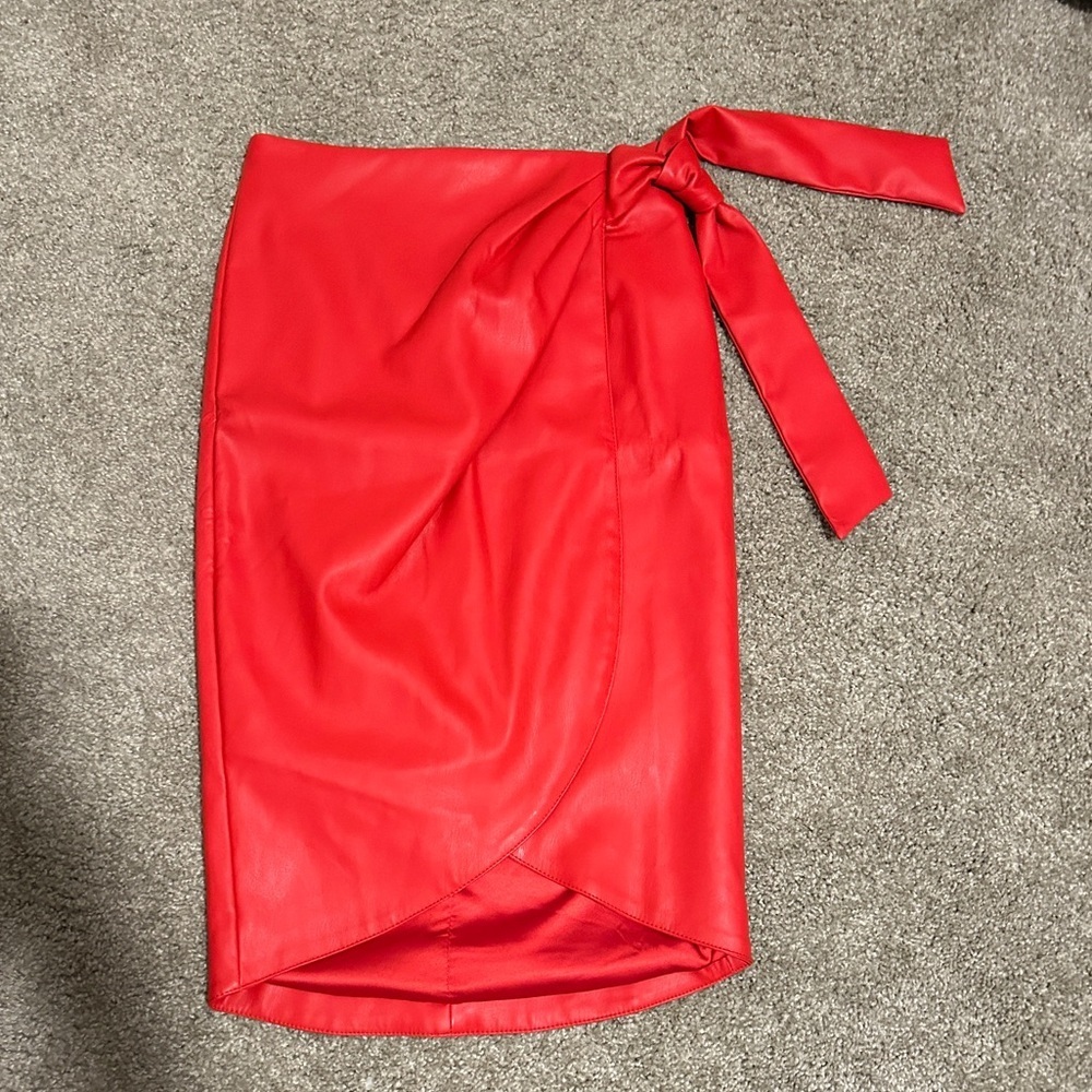 Gili red leather wrap skirt, faux leather knee length skirt Women Sz small, NWOT